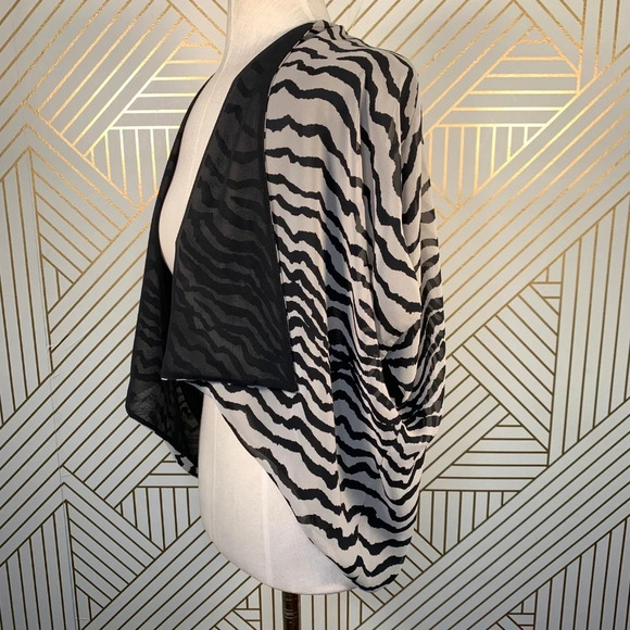 Joseph Ribkoff‎ Zebra Print Open Front Kimono Top - Picture 4 of 8